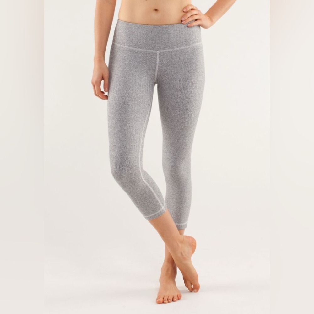 Lululemon Wunder Under Crop - Picture 2 of 7